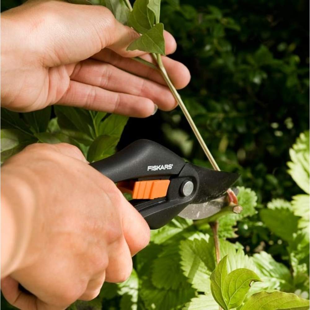 FISKARS Секатор плоскостной FISKARS Single Step (111260)